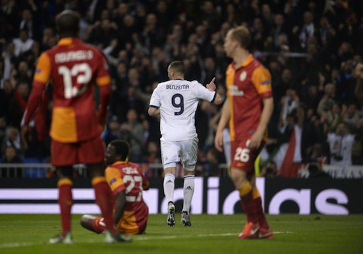 Karim Benzemá celebra su gol al Galatasaray. (Dani POZO/AFP PHOTO)