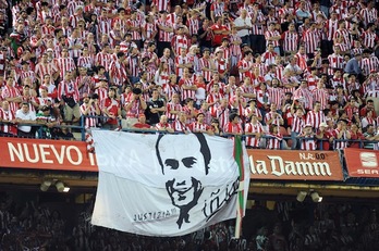 Pancarta en recuerdo de Iñigo Cabacas en San Mamés. (Jon HERNAEZ/ARGAZKI PRESS)