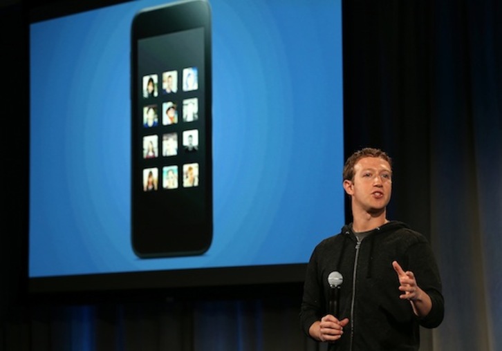 El presidente ejecutivo de Facebook, Marck Zuckerberg, durante la presentación del nuevo producto. (Justin SULLIVAN/AFP PHOTO)