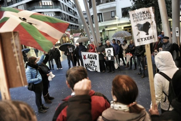 Homenaje a Xabier Galdeano en Algorta. (ARGAZKI PRESS)