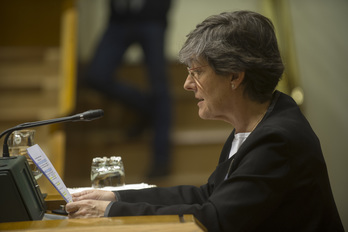 Laura Mintegi durante una intervención en el Parlamento de Gasteiz. (Juanan RUIZ / ARGAZKI PRESS)