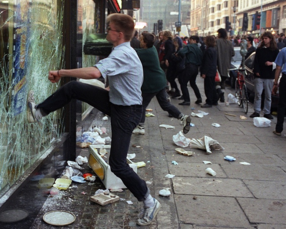 Las calles de Londres registraban en 1990 la mayor protesta social contra las medidas neoliberales de la ex primera ministra. (AFP)