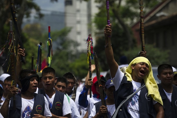 Indígenas colombianos se han sumado a la marcha celebrada en Medellín. (Raul ARBOLEDA/AFP)