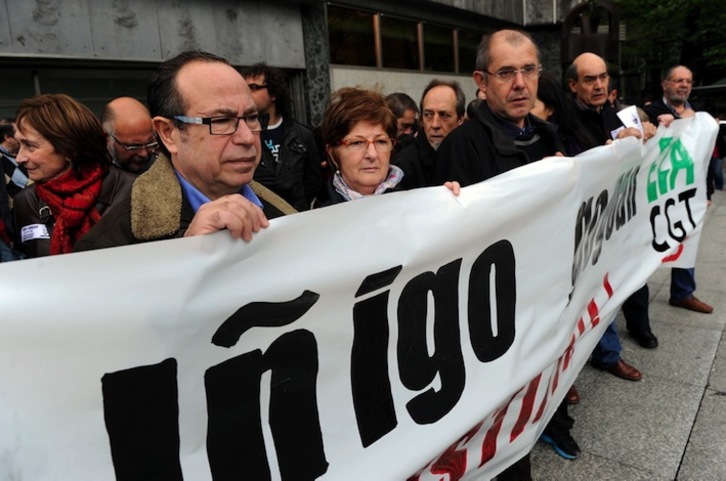 El padre y la madre de Iñigo Cabacas han estado en la concentración. (ARGAZKI PRESS)