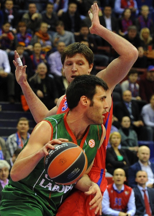 Encuentro entre el CSKA y el Caja Laboral, con victoria para los rusos. (Yuri KADOBNOV/AFP)