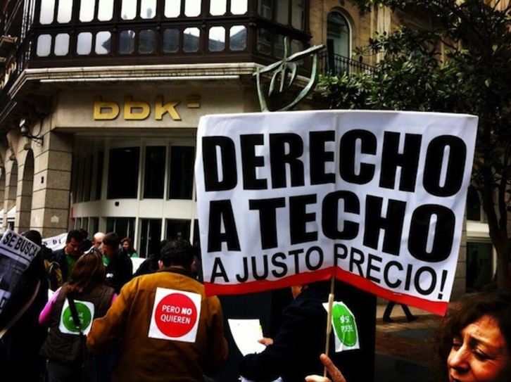 Protesta contra BBK en Bilbo. (@erreharria)
