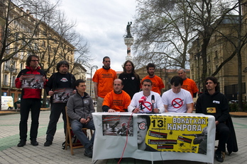 Iruñeako Sarasate pasealekuan eman duten prentsaurrekoa. (Idoia ZABALETA/ARGAZKI PRESS)