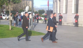 Sanz, a su llegada al juzgado. (Martxelo DÍAZ)