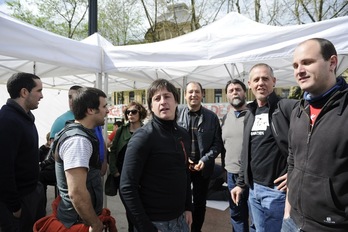 Zigortutako gazteak, Sortuko Izko, Barrena eta Alvarez eta Eleakeko Txerra Bolinaga, ‘Aske gunean’. (ARGAZKI PRESS)