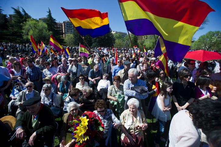 Cientos de personas han asistido al homenaje celebrado en Iruñea. (Iñigo URIZ / ARGAZKI PRESS)