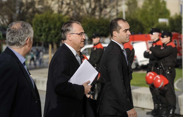 Enrique Maya, el pasado mes de abril, a su llegada a los juzgados. (Jagoba MANTEROLA/ARGAZKI PRESS)