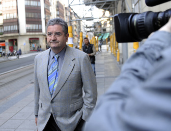 Txema Montero, abogado de la familia Brouard, a su llegada al juzgado. (Marisol RAMÍREZ/ARGAZKI PRESS)