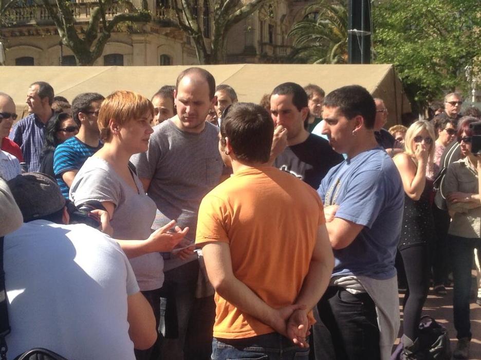 Etxaide zigortuekin hizketan.