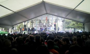 Deskontrol taldearen kontzertua, Bulebarreko kioskoan. (@az_ernai)