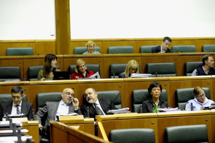 Parte de la bancada del PSE, durante  la sesión de este jueves en el Parlamento. (Juanan RUIZ/ARGAZKI PRESS)