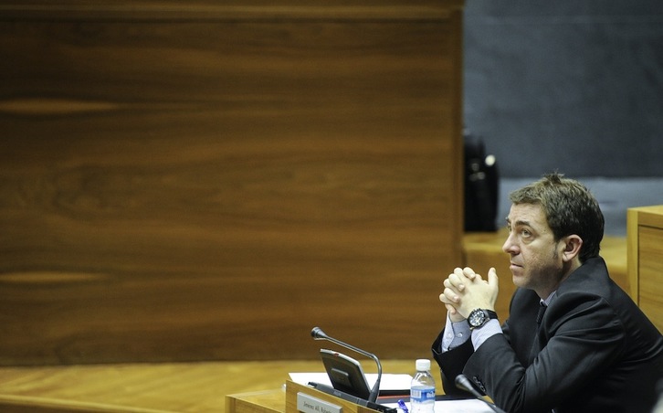 Roberto Jiménez, en su escaño del Parlamento navarro. (Jagoba MANTEROLA/ARGAZKI PRESS)