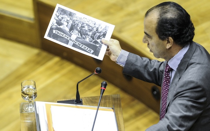 Carlos García Adanero, durante una intervención parlamentaria. (Jagoba MANTEROLA/ARGAZKI PRESS)