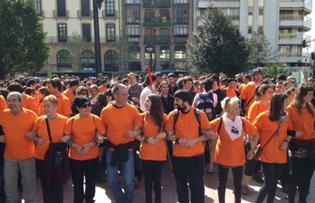 Ehunka lagun hurbildu dira Donostiako Bulebarrera.