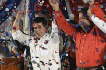 Horacio Cartes celebra los resultados de las elecciones. (Pablo PORCIUNCULA/AFP)