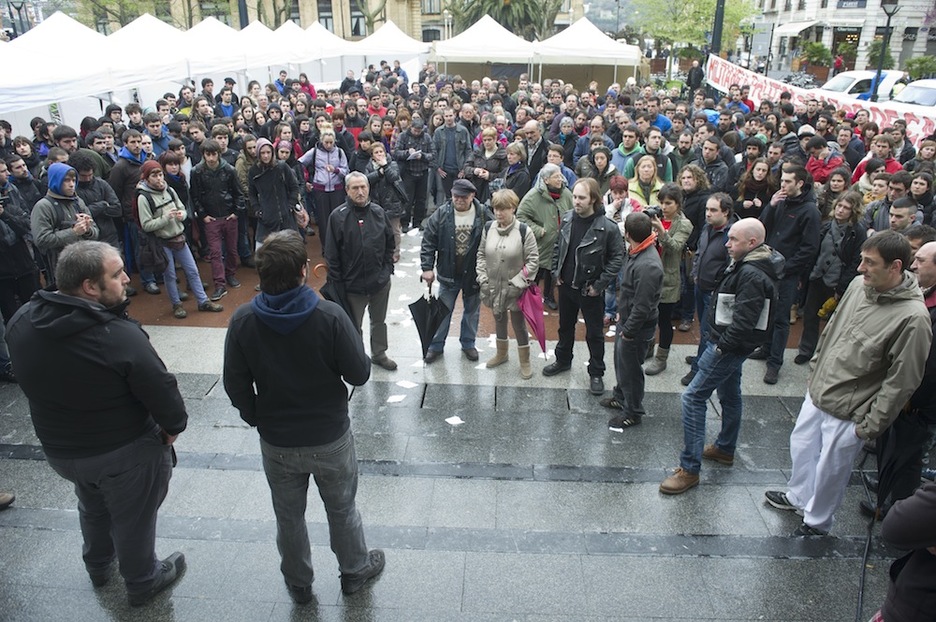 Ese mismo día inició su andadura el espacio basado en la desobediencia y la solidaridad Aske Gunea. (Jon URBE / ARGAZKI PRESS)