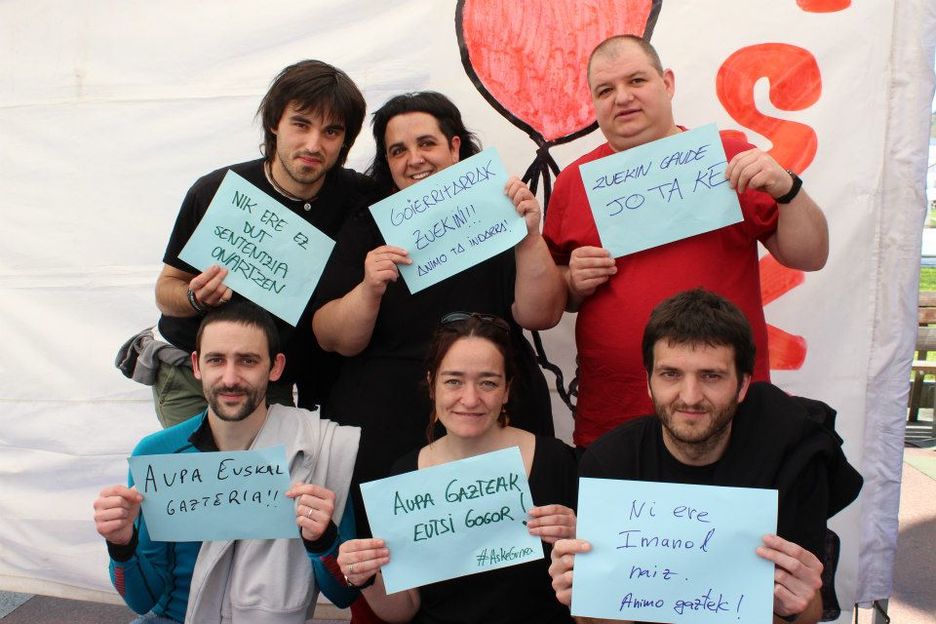 Aske Gunea contó con su propio ‘photo-call’ donde decenas de personas mostraron su solidaridad con los condenados. (Aske Gunea)