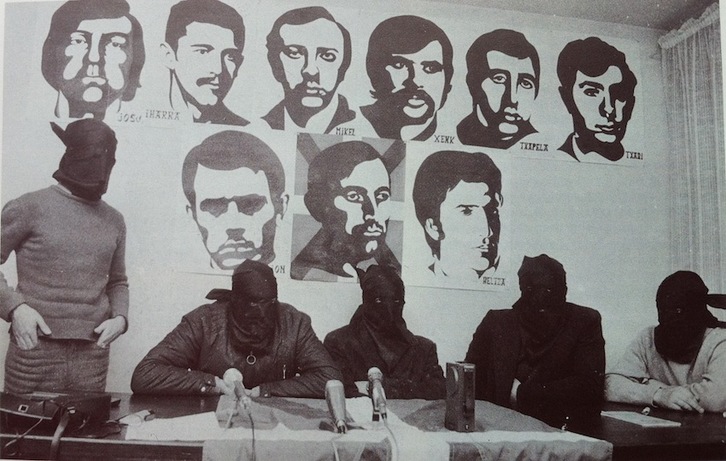 En diciembre de 1973, ETA ofreció una rueda de prensa cerca de Burdeos para explicar la acción contra Carrero Blanco. (ENCICLOPEDIA TXALAPARTA)