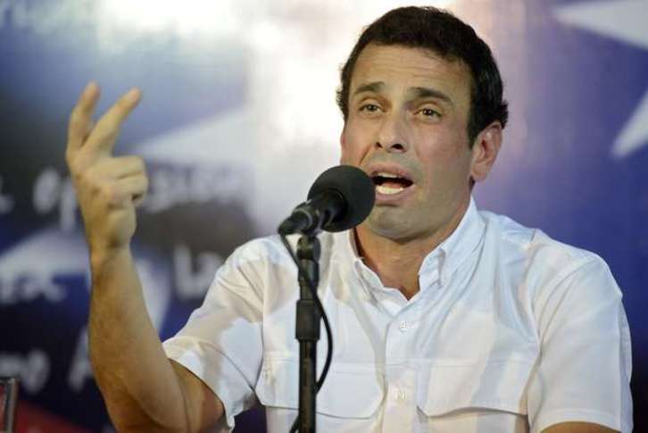 El líder de la oposición venezolana, Henrique Capriles, durante la comparecencia de prensa. (Leo RAMIREZ/AFP)