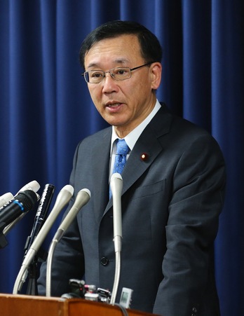 El ministro japonés de Justicia, Sadakazu Tanigaki, en la rueda de prensa en la que ha anunciado las ejecuciones. (Jiji PRESS/AFP) 