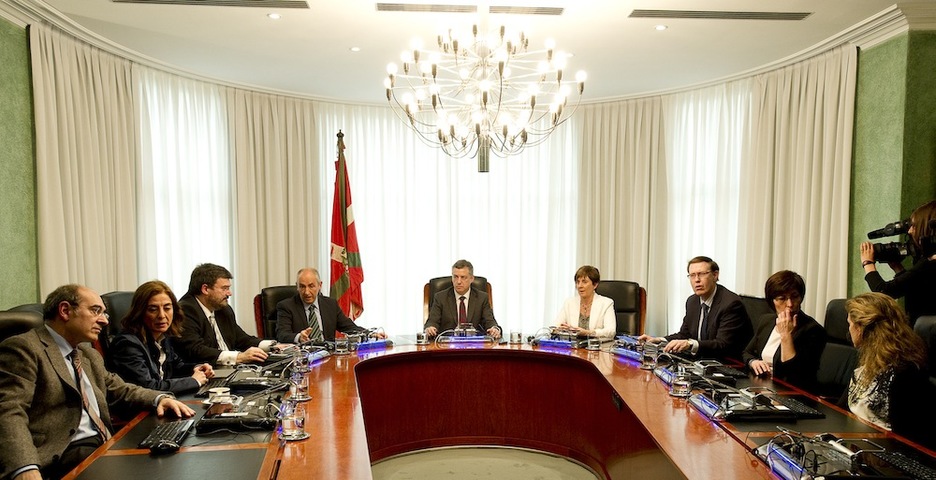 25.04.2013 - Un Consejo de Gobierno extraordinario decide retirar el proyecto de presupuesto la víspera de que, por primera vez en la historia, el proyecto de presupuestos del Ejecutivo fuera devuelto por el Parlamento. (Raul BOGAJO / ARGAZKI PRESS) 25.04.2013 - Un Consejo de Gobierno extraordinario decide retirar el proyecto de presupuesto la víspera de que, por primera vez en la historia, el proyecto de presupuestos del Ejecutivo fuera devuelto por el Parlamento. (Raul BOGAJO / ARGAZKI PRESS)