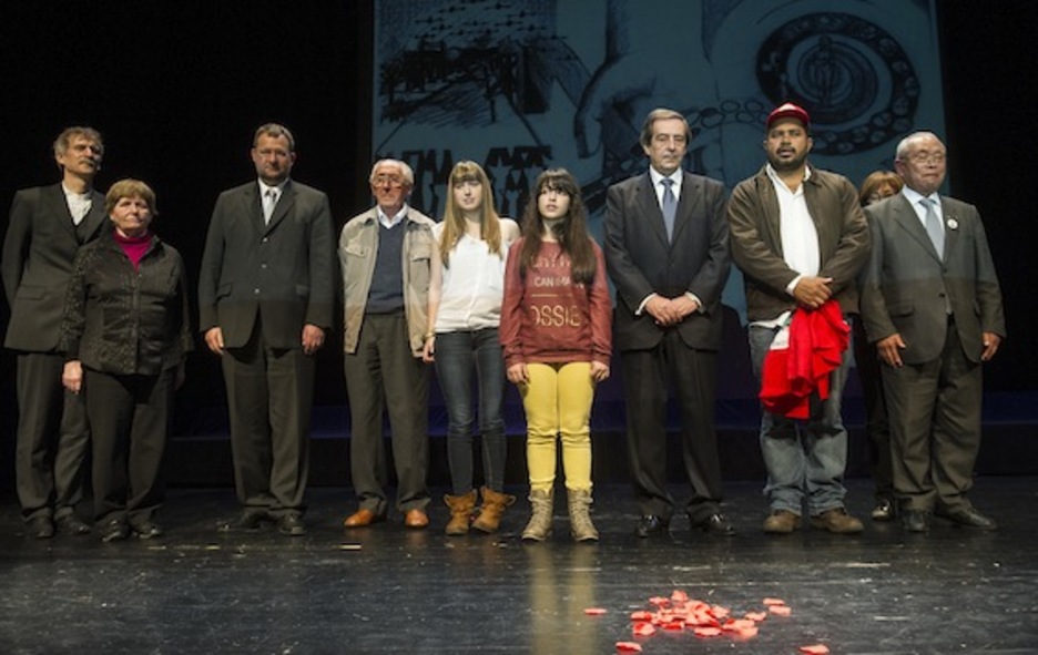 Gernika sarien banaketa ekitaldia. (Luis JAUREGIALTZO/ARGAZKI PRESS)