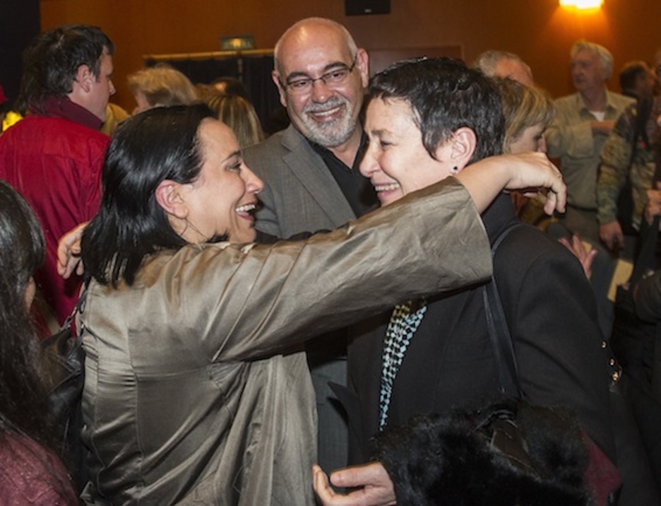 Jone Goirizelaia eta Rafaela Romero, Jose Antonio Pastor begira dutela. (Luis JAUREGIALTZO/ARGAZKI PRESS)