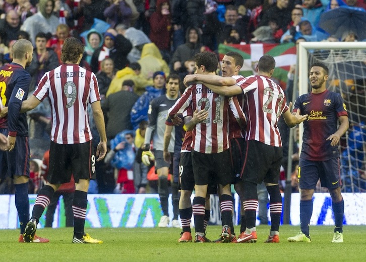 Athleticeko jokalariak, Ander Herreraren gola ospatzen. (Monika DEL VALLE/ARGAZKI PRESS)