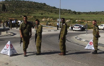 Fuerzas de seguridad israelíes en las inmediaciones del ataque. (Jaafar ASTIYEH/AFP PHOTO)