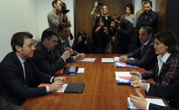 Imagen de la reunión entre las delegaciones de UPN y PSN. (Jagoba MANTEROLA/ARGAZKI PRESS)