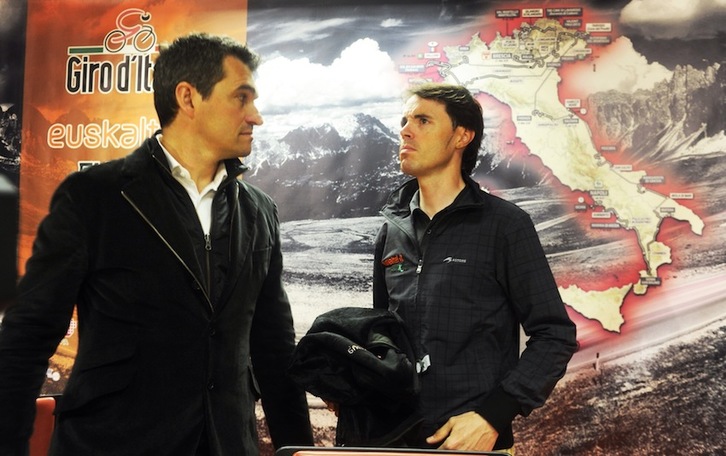 González de Galdeano y Samuel Sánchez, durante la presentación del equipo para el Giro. (ARGAZKI PRESS)