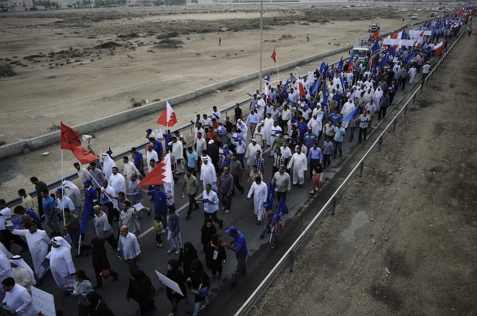 <strong>Bahrain.</strong> Maiatzaren leheneko manifestazioa Bahrain-en. (Mohammed AL SHAIKH / AFP)