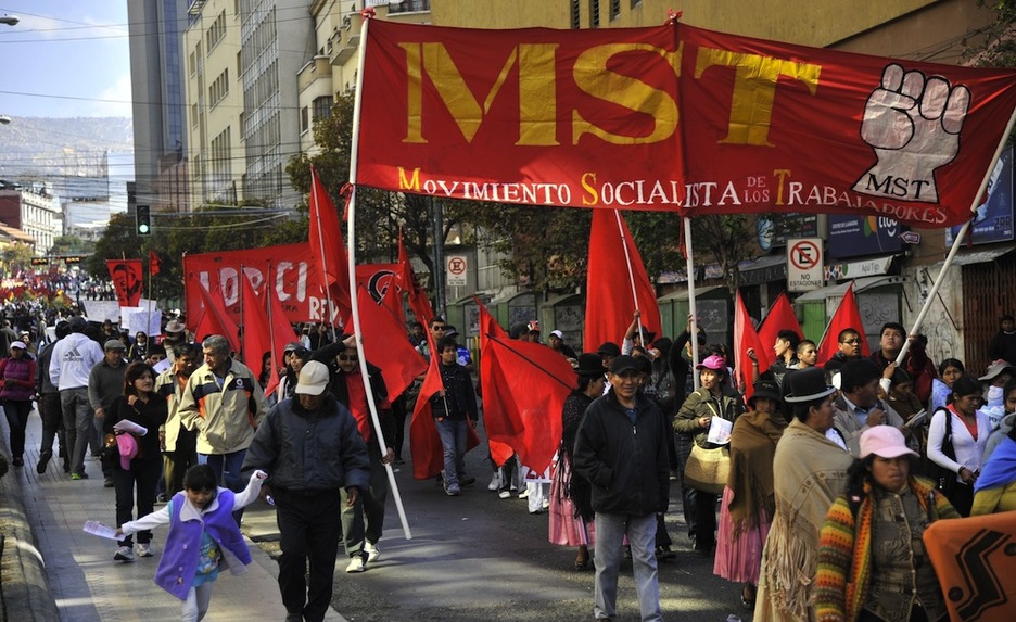 <strong>Bolivia.</strong> La Paz hiriburuan maiatzaren leheneko manifestazioan. (Aizar RALDES / AFP)