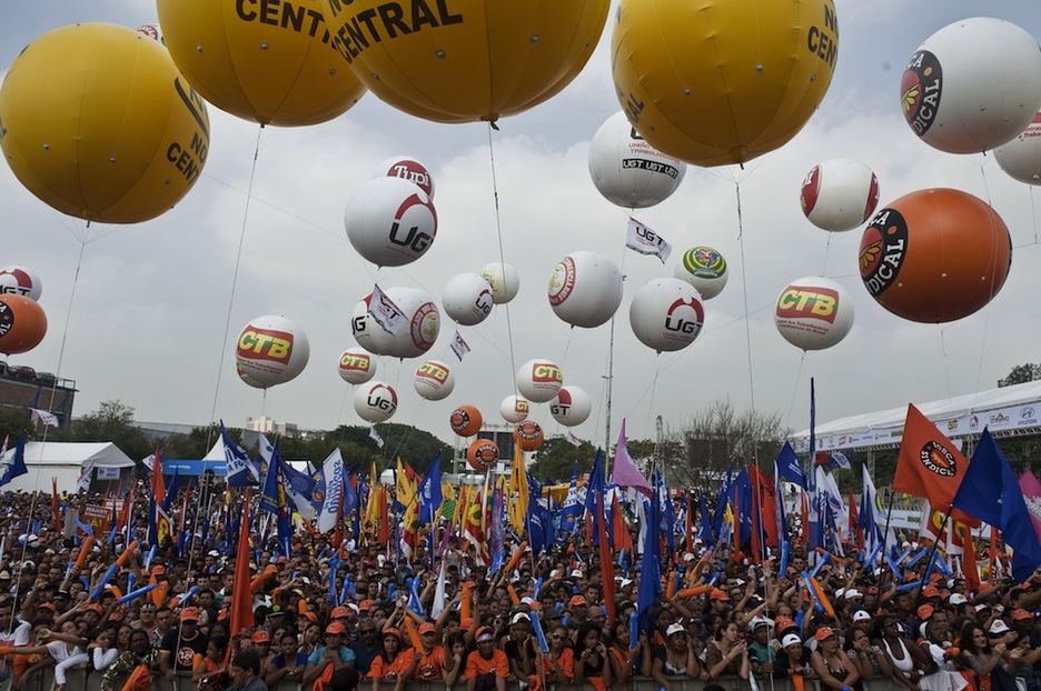 <strong>Brasil.</strong> Sao Paulon manifestazioa eta jaia izan dira maiatzaren leheneko mobilizazioan. (Nelson ALMEIDA / AFP)