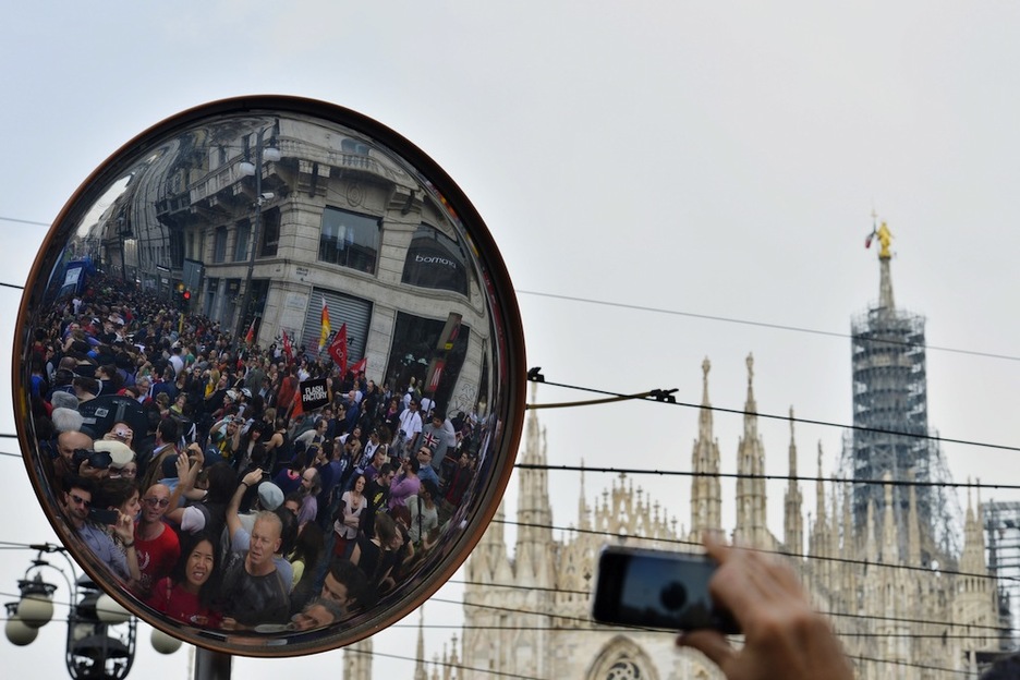 <strong>Italia.</strong> Milango manifestazioan aldi baterako kontratuen tasa altua salatu zuten, besteak beste. (Giuseppe CACACE / AFP)