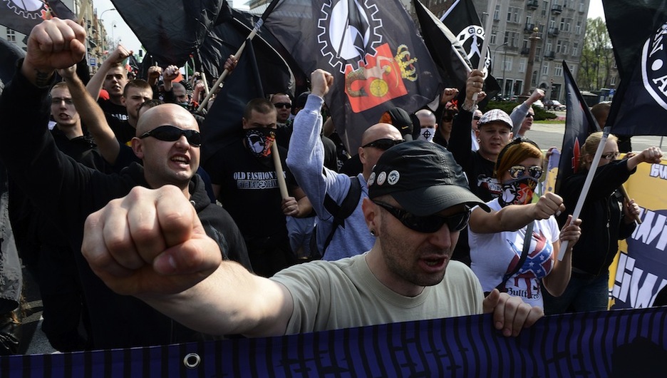 <strong>Polonia.</strong> Ultraeskuinaren manifestazioak ere izan dira Europan. Irudian Warsaw hirikoa. (Janek SKARZYNSKI / AFP) <strong>Polonia.</strong> Ultraeskuinaren manifestazioak ere izan dira Europan. Irudian Warsaw hirikoa. (Janek SKARZYNSKI / AFP)