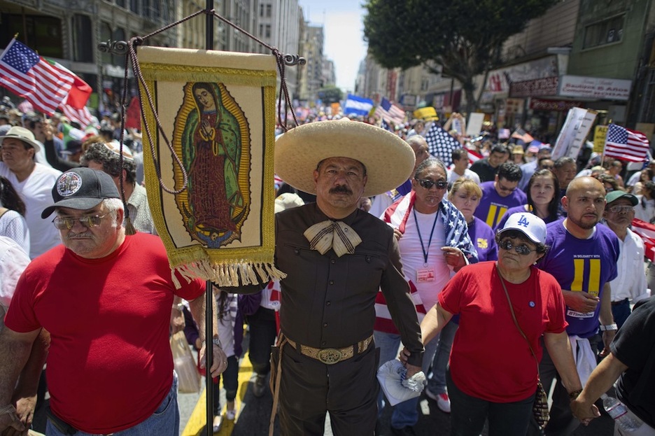 <strong>AEB.</strong> Los Angelesen migrazio politiken aurkako protestak izan dira nagusi. (Joe KLAMAR / AFP)