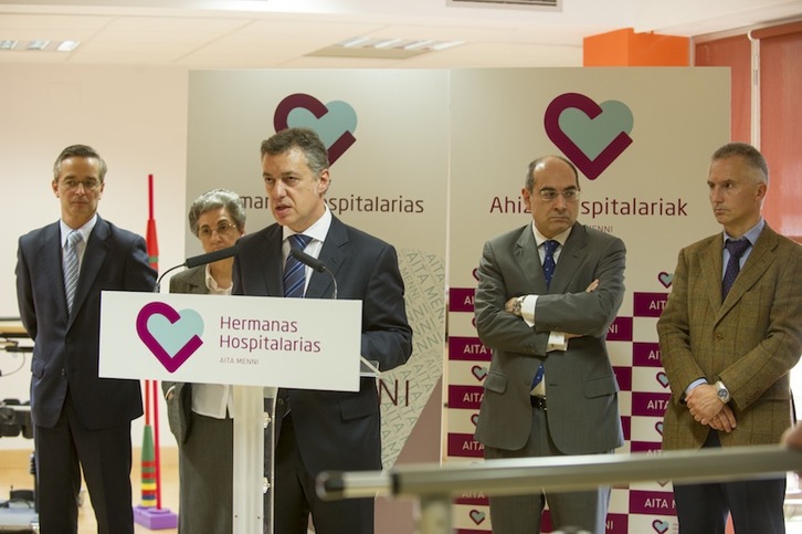 Iñigo Urkullu Arrasateko Aita Menni ospitalean izan da gaur. (Juanan RUIZ/ARGAZKI PRESS)