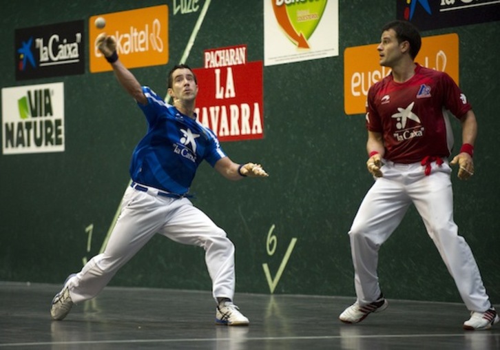 Un lance del partido entre Barriola y Arretxe. (Juan Carlos RUIZ/ARGAZKI PRESS)