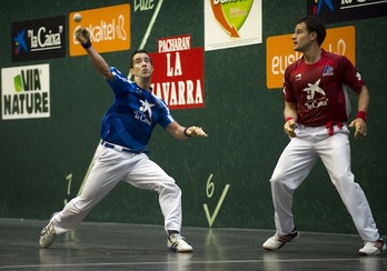 Un lance del partido entre Barriola y Arretxe. (Juan Carlos RUIZ/ARGAZKI PRESS)