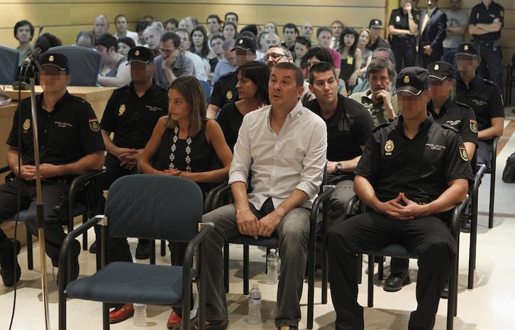Los encausados, con Arnaldo Otegi al frente, en el juicio celebrado en la Audiencia Nacional en 2011. (POOL EFE)