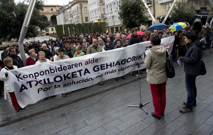 Imagen de la comparecencia de diferentes agentes políticos, sindicales y sociales en Gasteiz. (Raul BOGAJO/ARGAZKI PRESS)