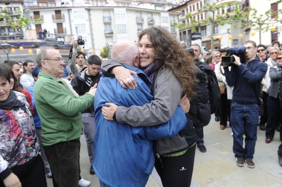 Ondarroarren eta herri harresiko gainerakoen babesa jaso du Alkortak. (ARGAZKI PRESS) Ondarroarren eta herri harresiko gainerakoen babesa jaso du Alkortak. (ARGAZKI PRESS)