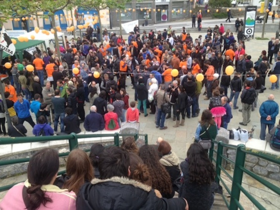 Laranja kolorea da nagusi Ondarroako Alamedan. (Ion TELLERIA)