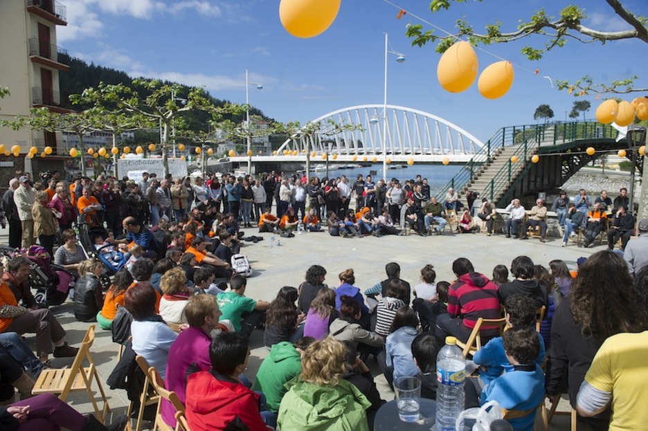 Aske Gunean egin duten batzarraren irudia. (Luis JAUREGIALTZO/ARGAZKI PRESS) Aske Gunean egin duten batzarraren irudia. (Luis JAUREGIALTZO/ARGAZKI PRESS)
