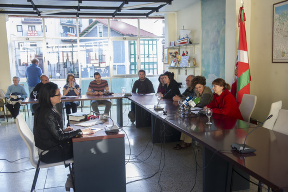 Ondarroako Udalak ezohiko osoko bilkura egin du, Alkortaren kasuaren inguruan. (Luis JAUREGIALTZO/ARGAZKI PRESS)